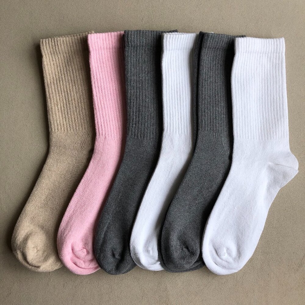 6 Pair New Women Crew Socks.